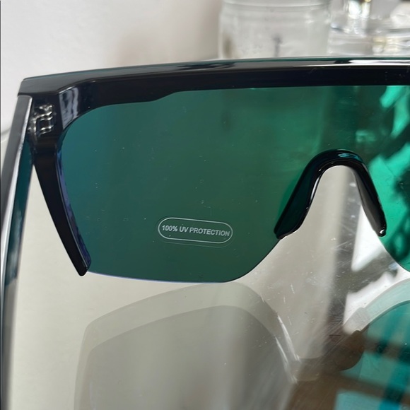 Stylish Multicolor Shield Sunglasses - Picture 3 of 4